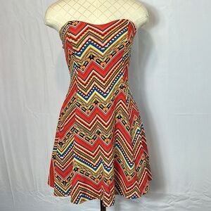 Bella D Sleeveless Dress Size Medium Padded Breast area Orange Chevron Design